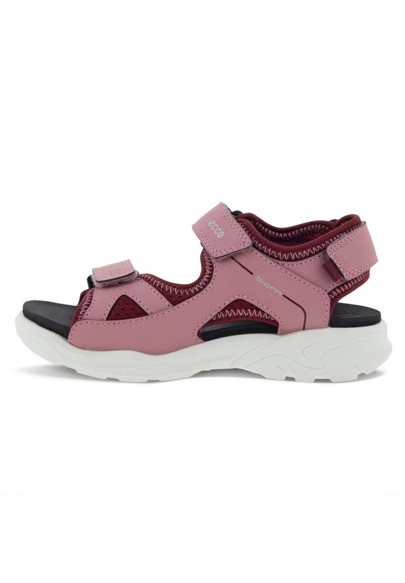 Rosa und kastanienbraune Sandalen mit verstellbaren Riemen, strukturiertem Obermaterial und weißer Sohle. Verfügen über eine gepolsterte Innensohle für zusätzlichen Komfort.