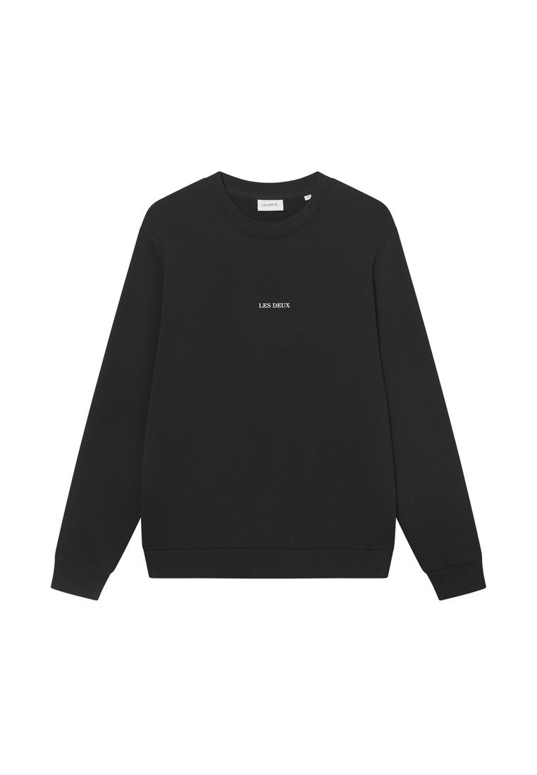 Schwarzes Sweatshirt aus weichem Textil, mit langen Ärmeln, Rundhalsausschnitt und dem in Weiß auf der Vorderseite aufgedruckten Text "LES DEUX".