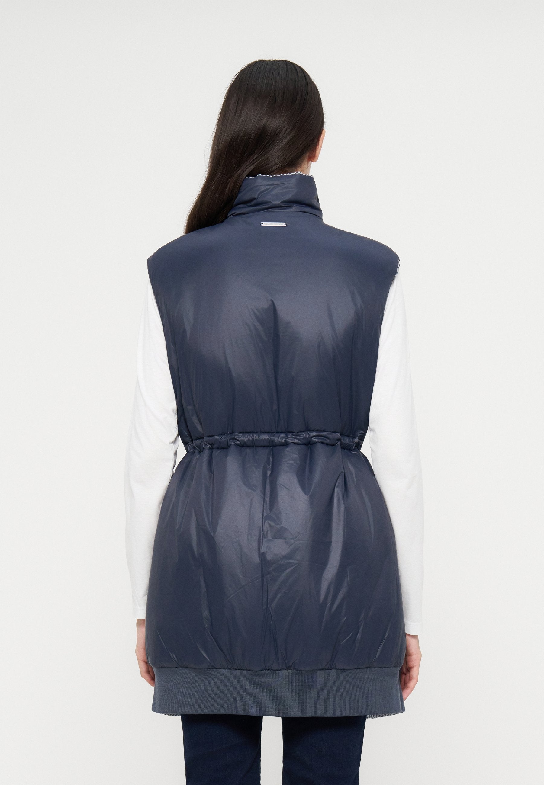 Armani Exchange Weste Media 2