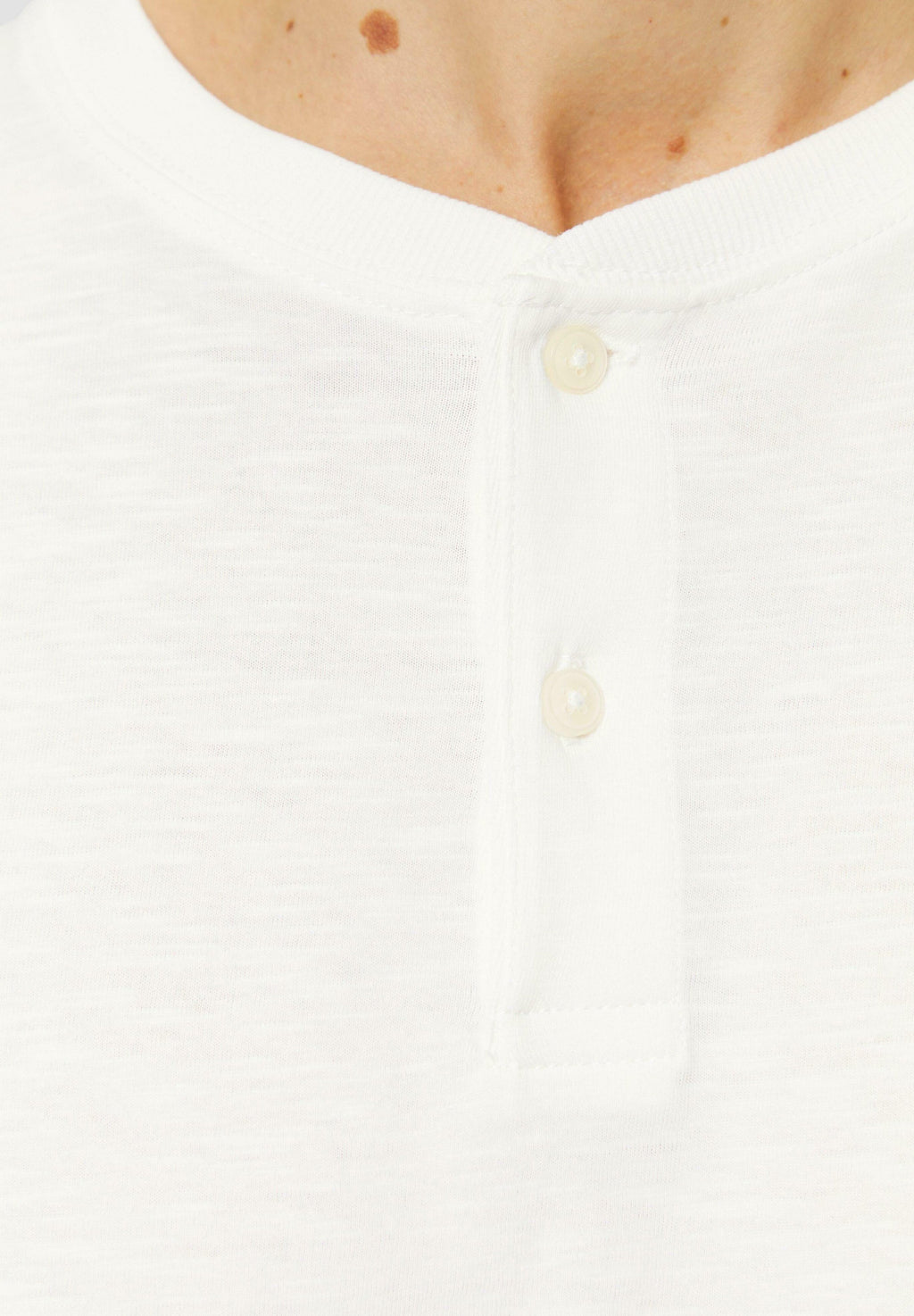 s.Oliver MIT HENLEY AUSSCHNITT