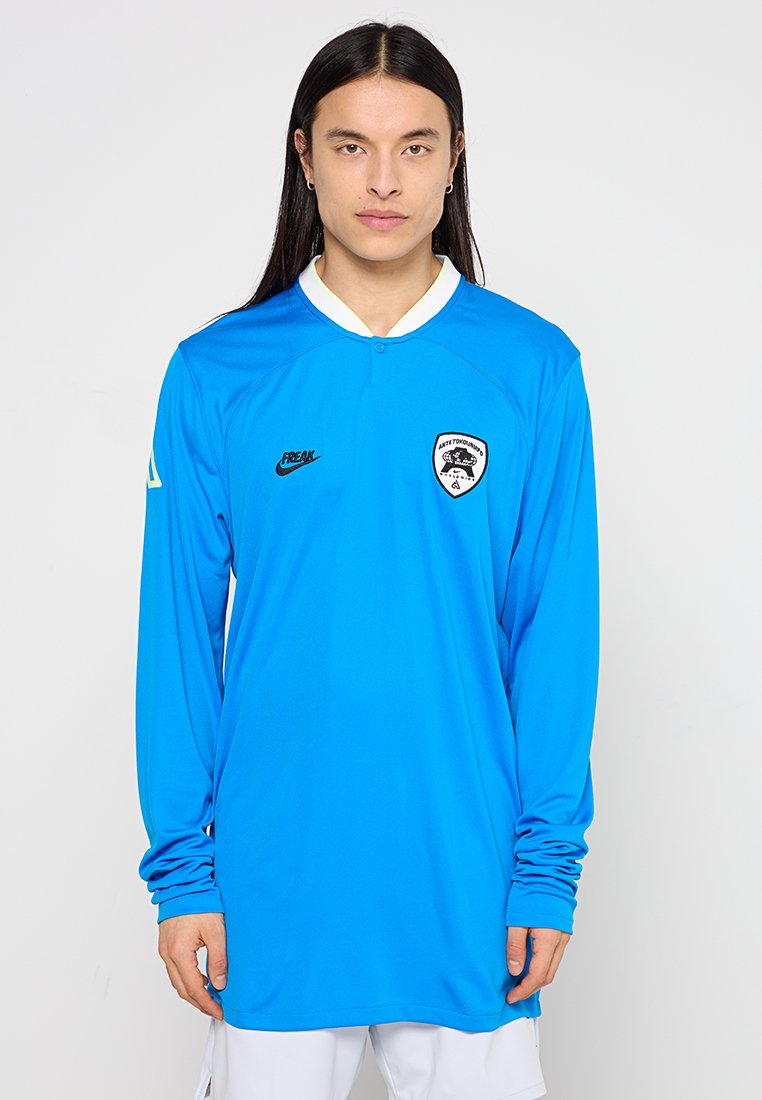 Nike Performance
