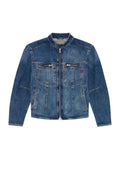 Jeansjacke in hellblau mit Kragen, durchgehendem Reißverschluss, zwei Brusttaschen mit Reißverschluss und zwei seitlichen Taschen; mit kontrastierenden Nähten.