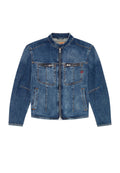 Jeansjacke in hellblau mit Kragen, durchgehendem Reißverschluss, zwei Brusttaschen mit Reißverschluss und zwei seitlichen Taschen; mit kontrastierenden Nähten.