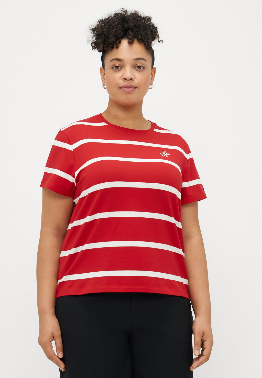 CURVE LOGO EMBROIDERY JERSEY CREW NECK T-SHIRT Media 3
