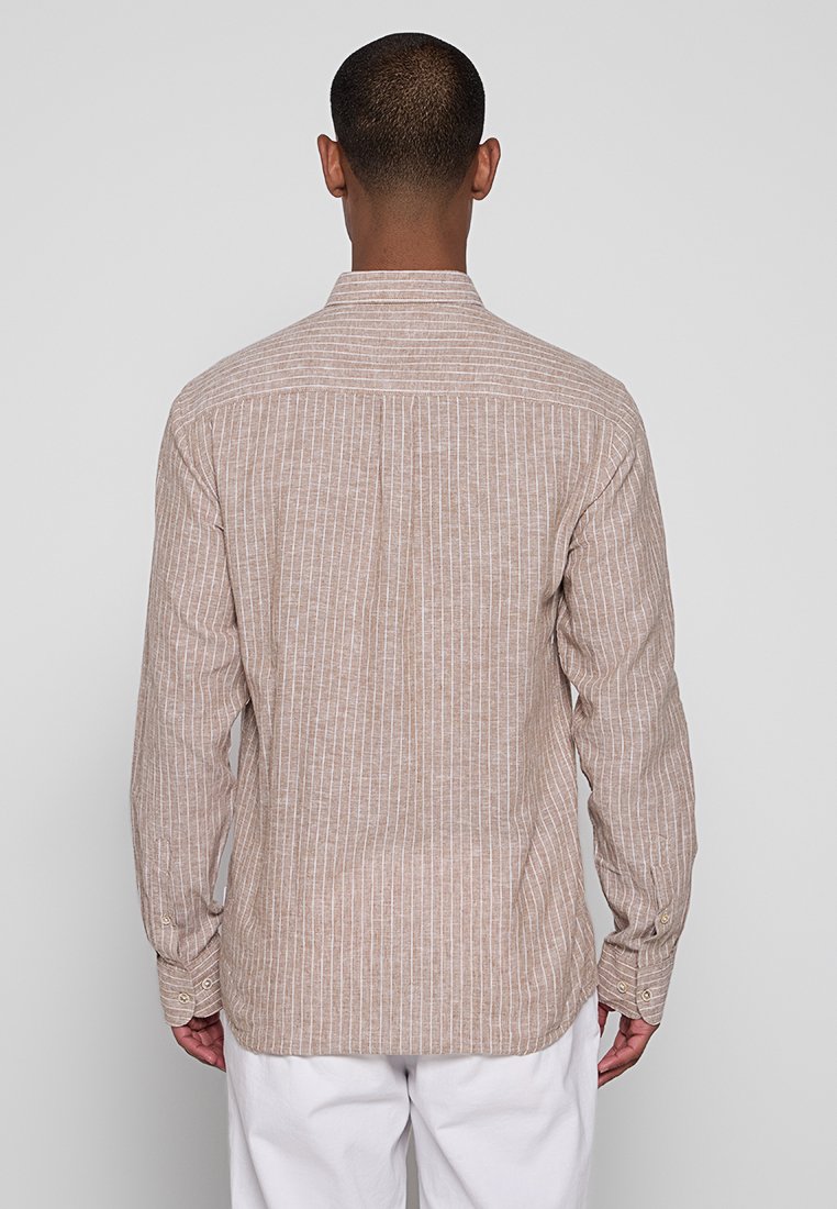 RELAXED FIT Media 2