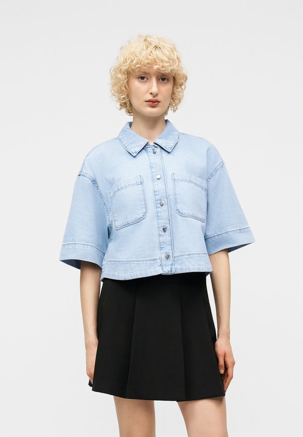 ONLY ONLCLEO LIFE CROP SHIRT - Button-down blouse - light blue denim