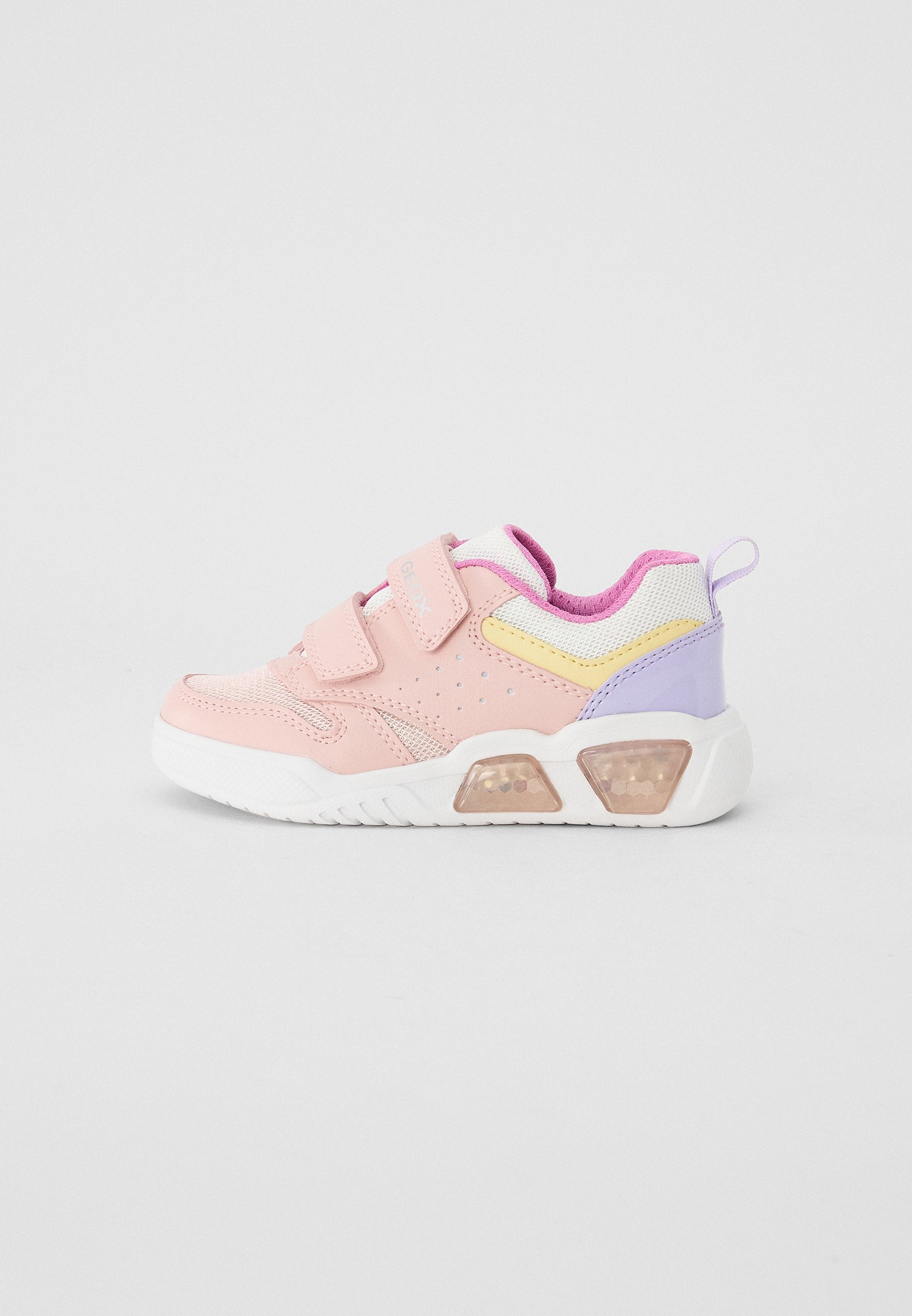 Rosa Sneaker aus Netz- und Synthetikmaterialien, ausgestattet mit zwei Klettverschlüssen, strukturierten Akzenten und einer weißen Sohle mit durchsichtigen Details.