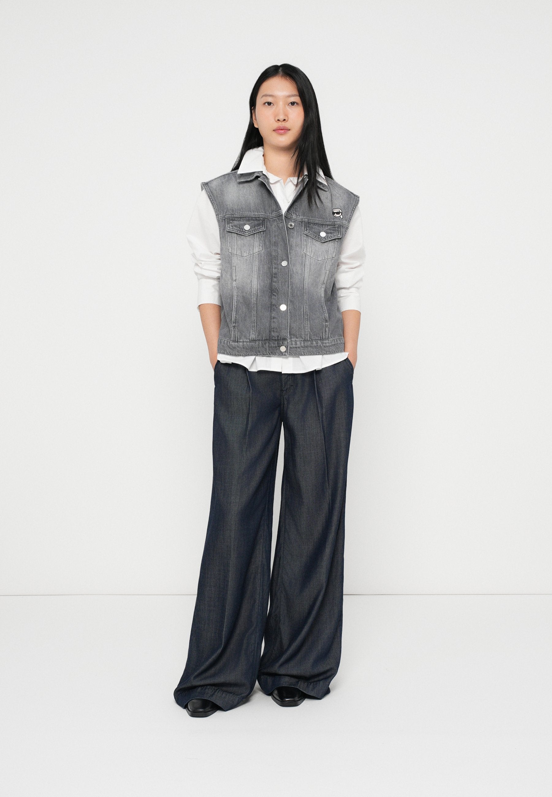 FLUID WIDE LEG PANTS Media 2