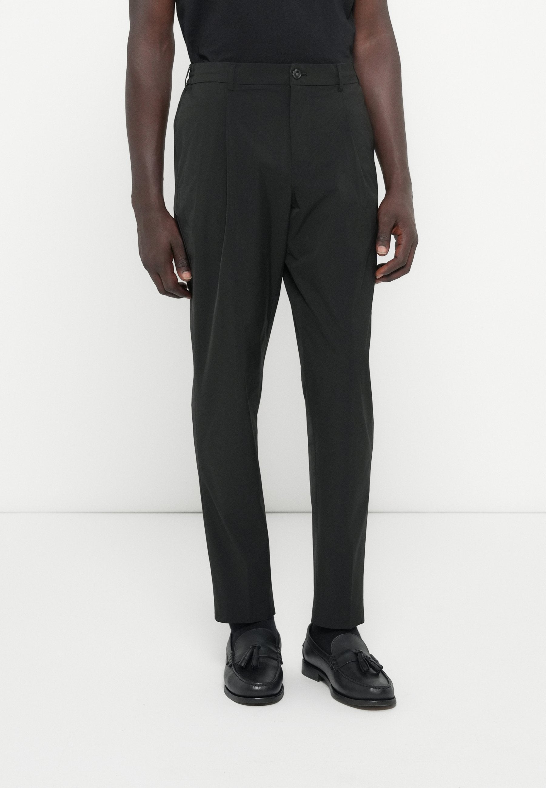 PERFORMANCE SMART CASUAL PACKABLE TROUSERS Media 3