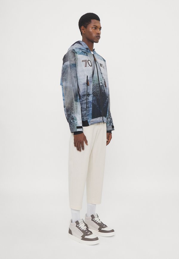 EA7 Emporio Armani