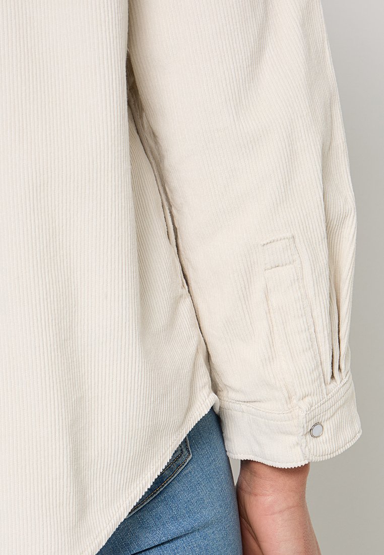 Levi's® RELAXED FIT