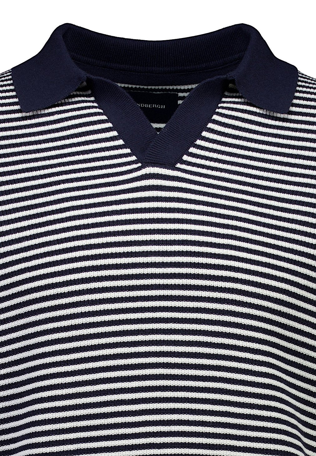 V-NECK  Media 7