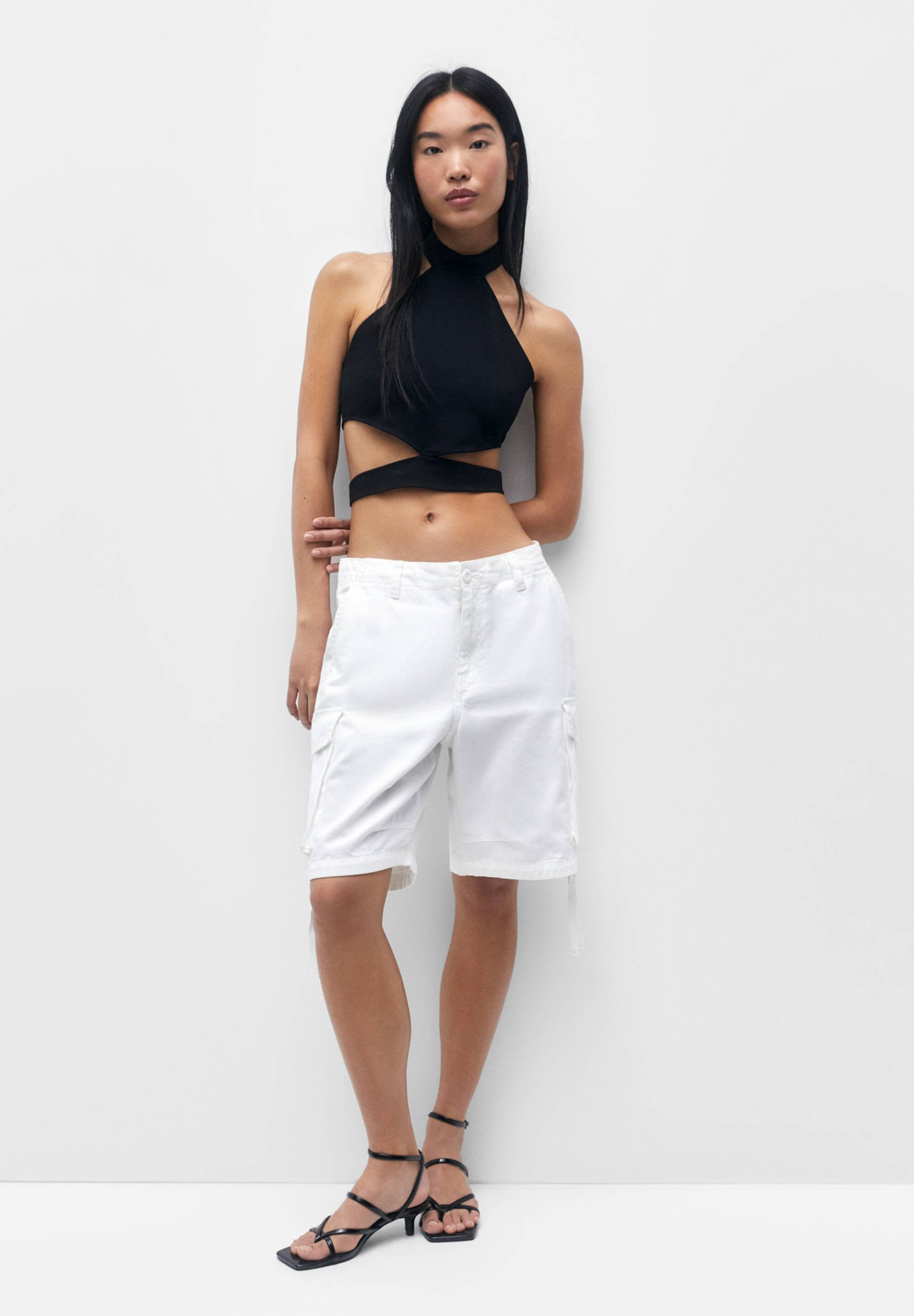 PULL&BEAR CUT-OUT HALTER NECK