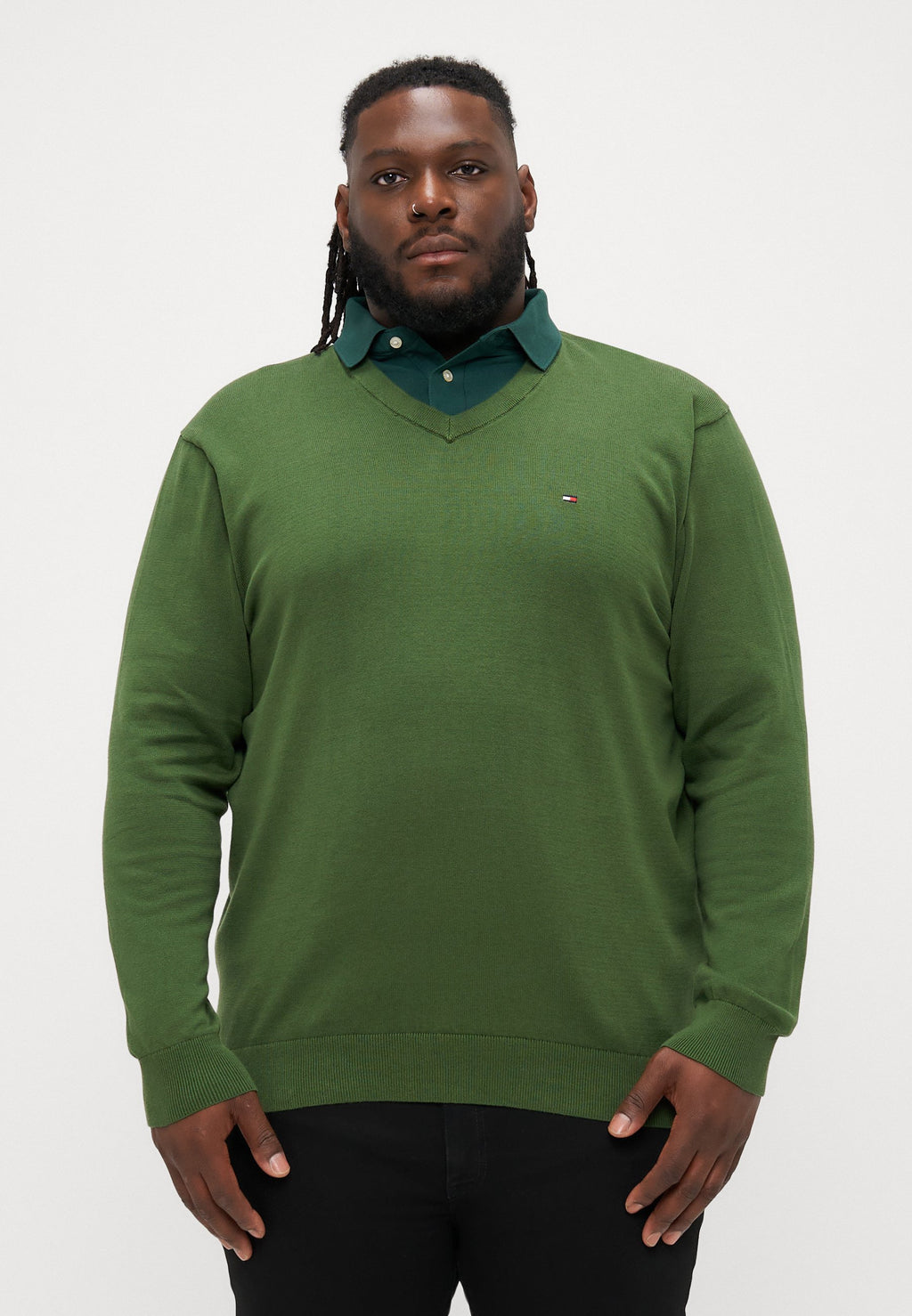ESSENTIAL V NECK Media 3