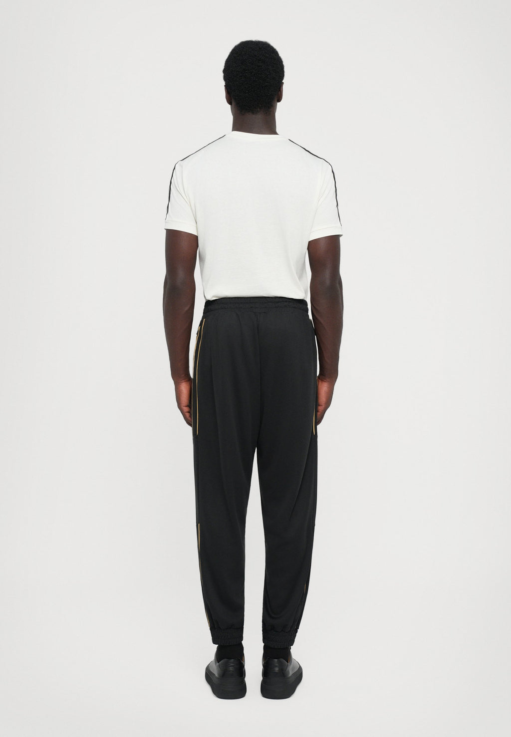 TRAIN SOCCER PANTS  Media 4
