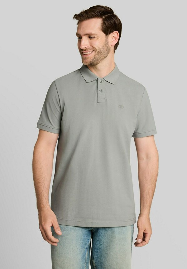 TOM TAILOR TOM TAILOR POLOSHIRTS PIQUÉ POLOSHIRT MIT LOGO-STICKEREI - Polo shirt - iron mint
