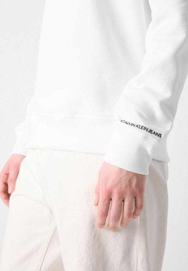 Calvin Klein Jeans ESSENTIAL