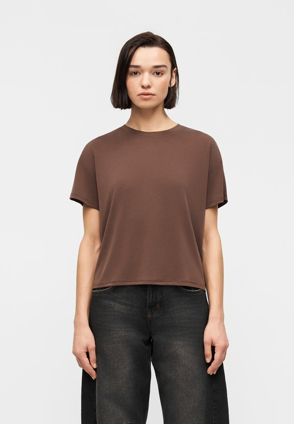 Vero Moda VMFILLI - Basic T-shirt - chocolate martini