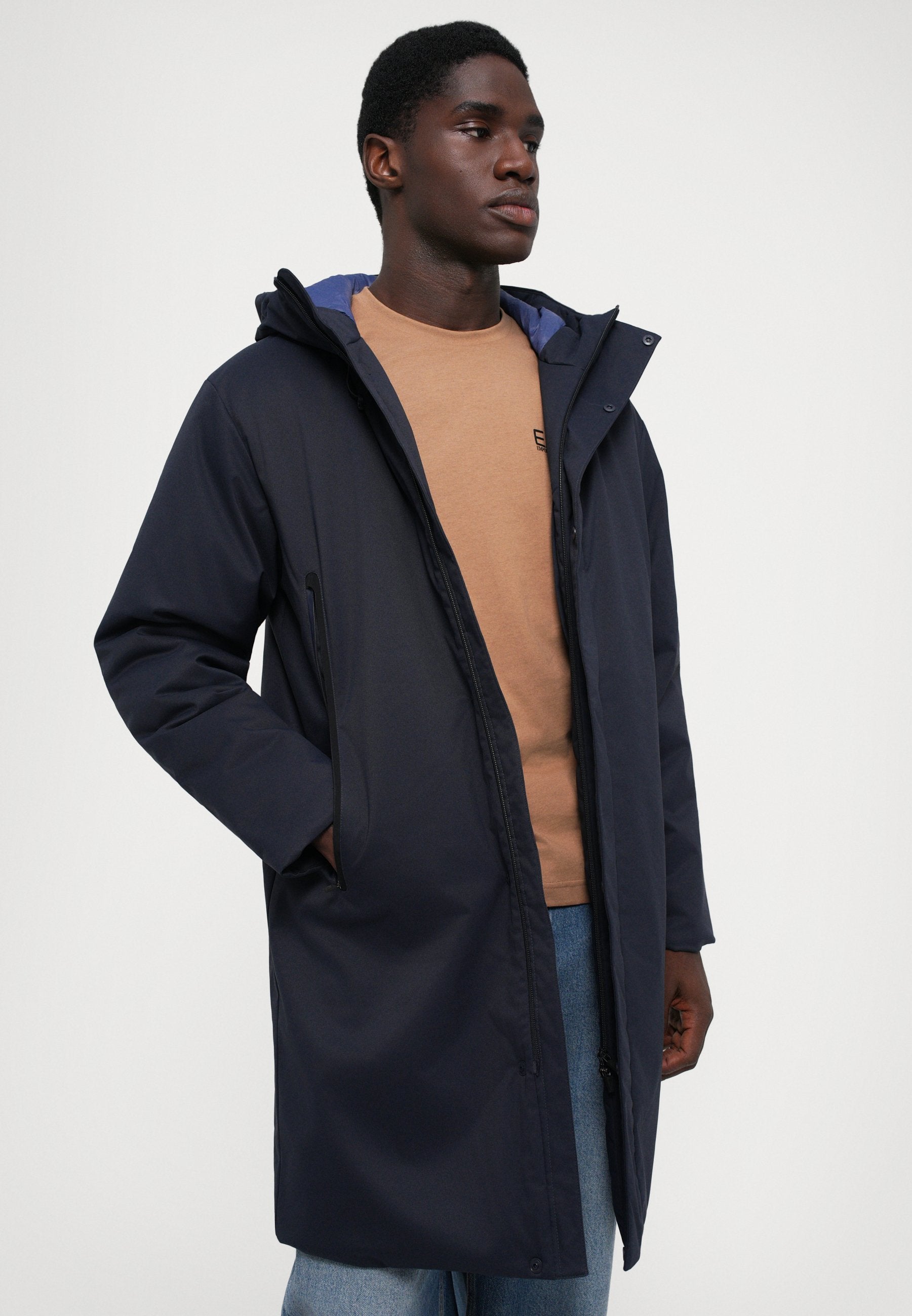 MOUNTAIN TECH JACKET Media 6