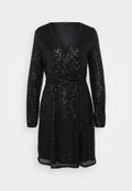 Schwarzes Kleid mit langen Ärmeln, V-Ausschnitt und Wickeldesign. Mit Pailletten für Textur und Glanz versehen, mit einem taillierten Gürtel.