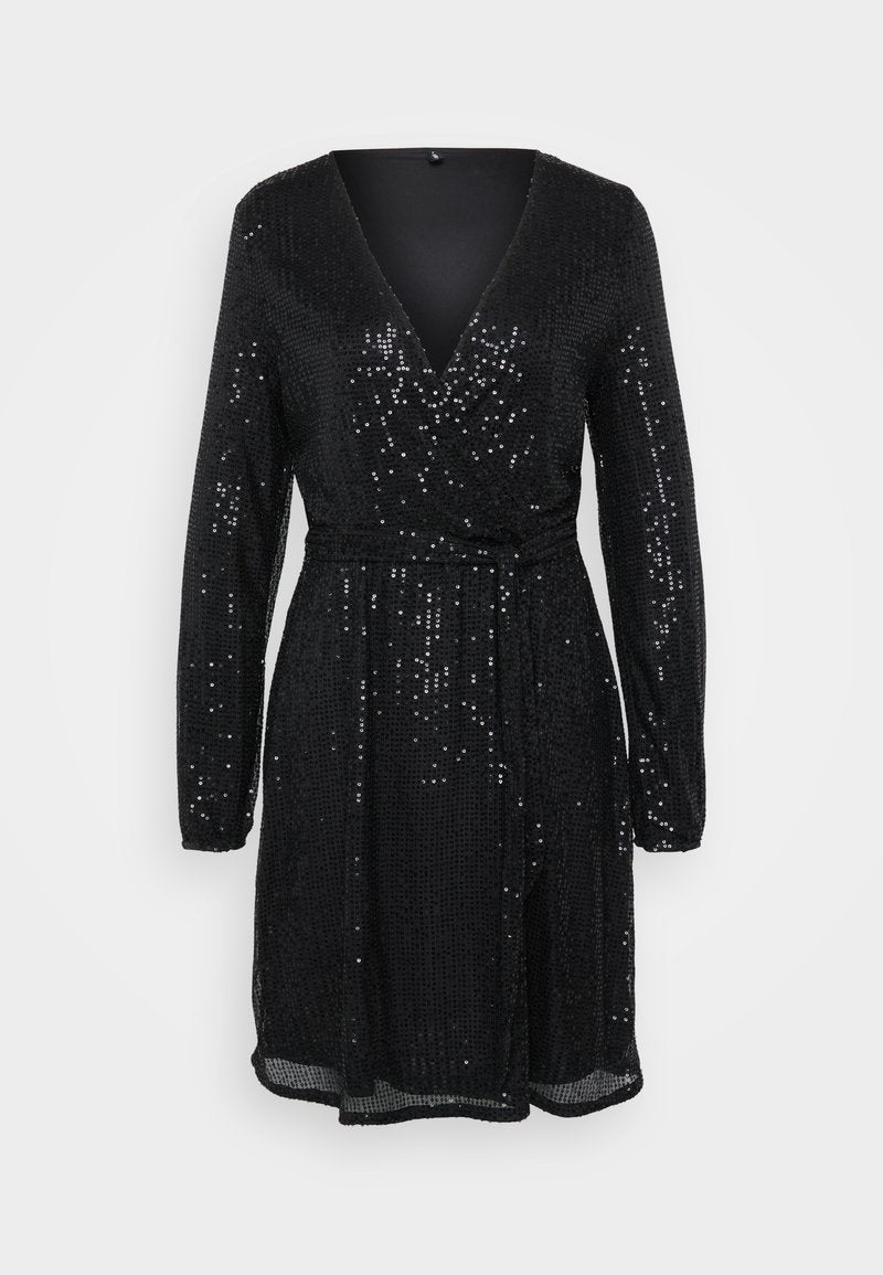 Schwarzes Kleid mit langen Ärmeln, V-Ausschnitt und Wickeldesign. Mit Pailletten für Textur und Glanz versehen, mit einem taillierten Gürtel.