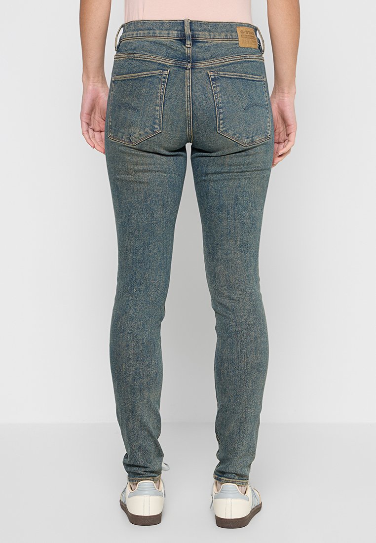 SKINNY FIT Media 3