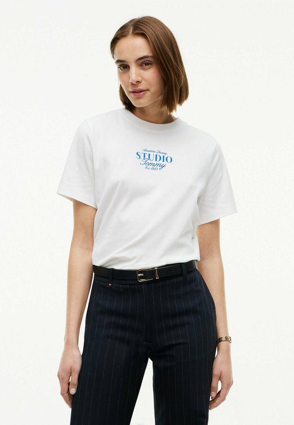 Tommy Hilfiger TOMMY HILFIGER LOGO INTERLOCK KNIT CREW NECK T-SHIRT - Print T-shirt - ecru