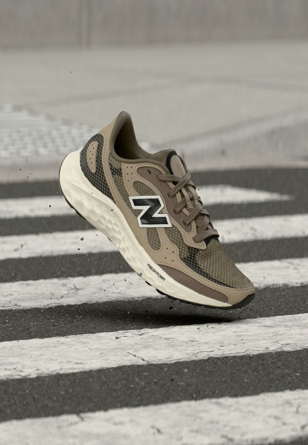 New Balance ARISHI V4 - Road running shoes - thunder brown