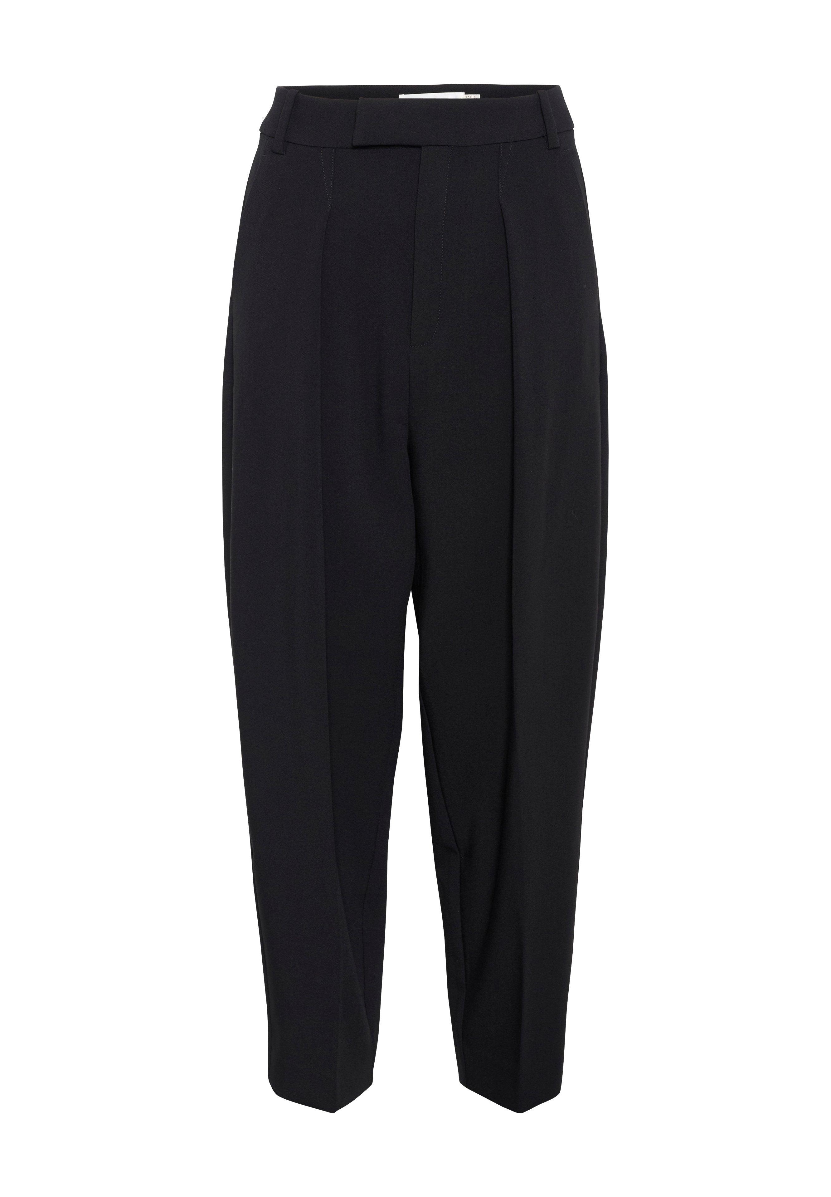 Schwarze, taillierte Hose mit hoher Taille, mit Falten und einem verkürzten, schmal zulaufenden Bein. Glattes Material mit matter Oberfläche.