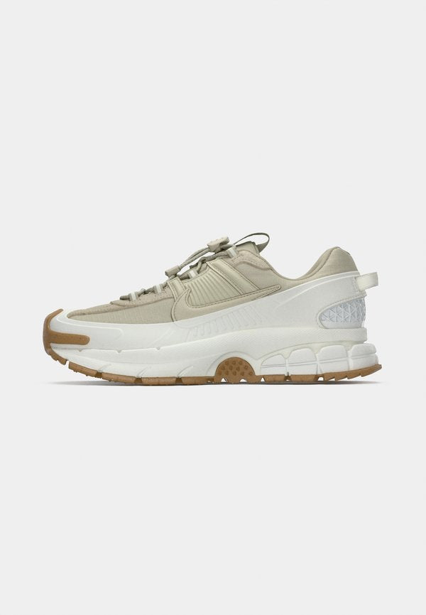Nike Sportswear ZOOM VOMERO ROAM - Trainers - sail/light stone/light brown/racer blue/white/black