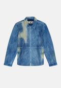 Blaue Jeansjacke mit Reißverschluss vorne, spitzem Kragen und langen Ärmeln. Verfügt über eine strukturierte Oberfläche und subtile hellere Farbakzente.