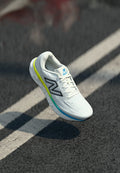 New Balance EVOZ V4 - Road running shoes - white/black/altitude
