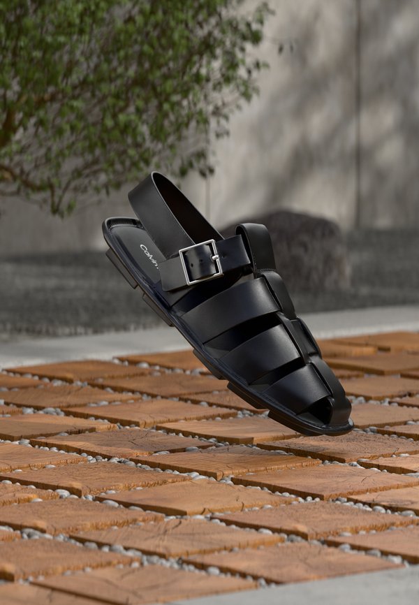 Calvin Klein SQUARE FLAT FISHERMAN