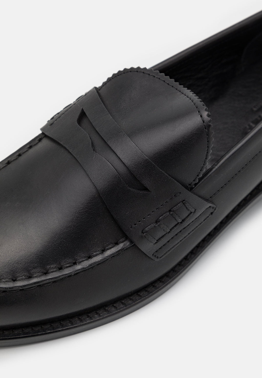 CLOSED LOAFER