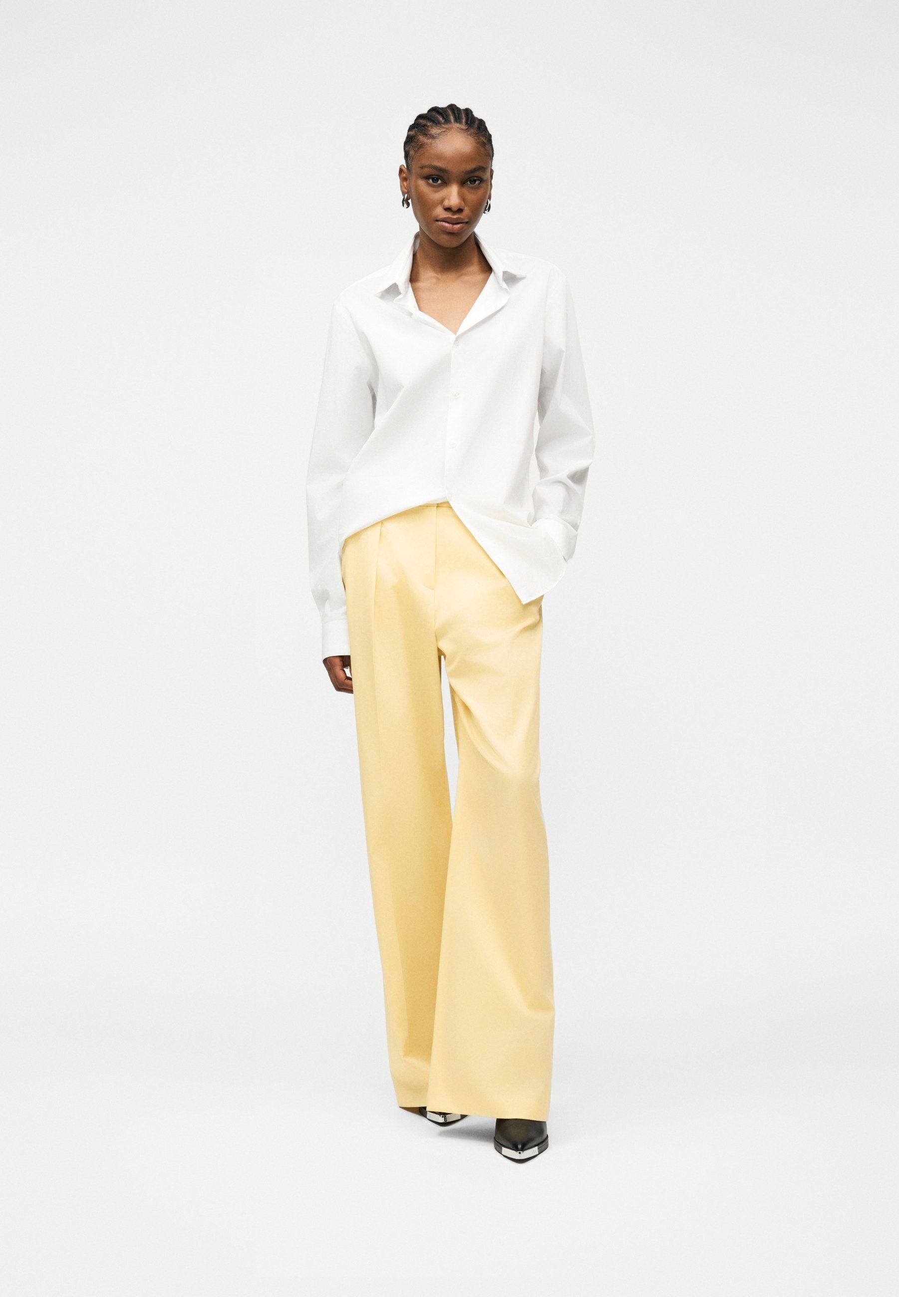 STRUCTURED PANTS Media 2