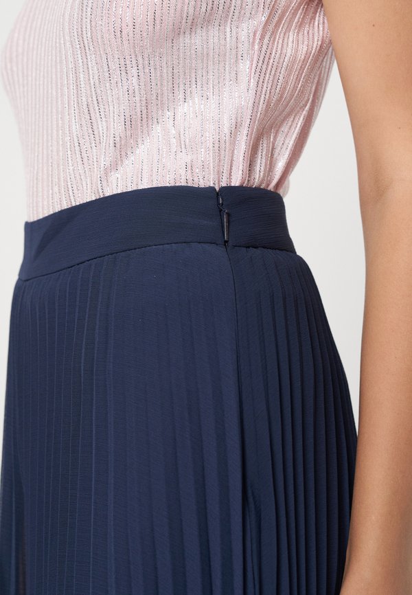 Ted Baker YOSHINO