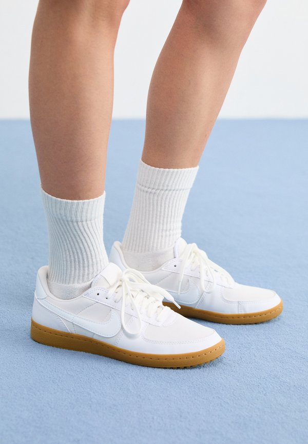 Nike Sportswear FIELD GENERAL - Trainers - white/summit white/light brown