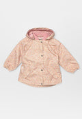 Floralprintjacke in Hellrosa mit Kapuze, Druckknopfverschluss, elastischen Bündchen und zwei Seitentaschen. Gefüttert mit einem kontrastierenden pinken Innenfutter.