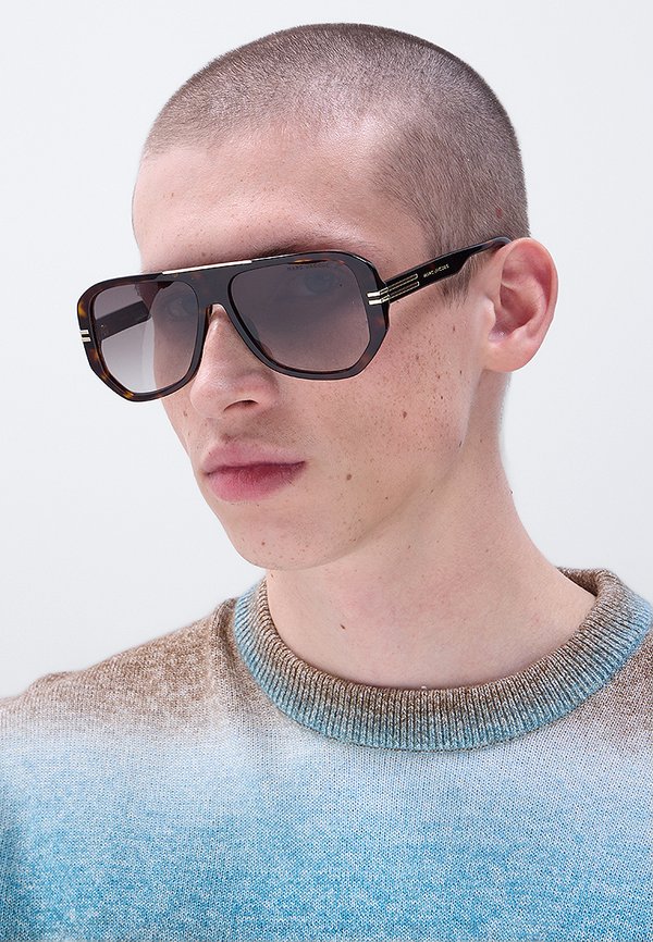 MARC JACOBS
