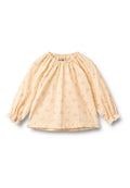 Hellgelbe Bluse mit Puffärmeln, elastischem Halsausschnitt und Bündchen, mit einem floralen Muster in Pastellfarben auf strukturierter Stoffqualität.