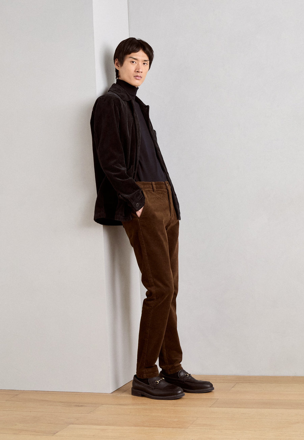 CROPPED PANTS Media 2