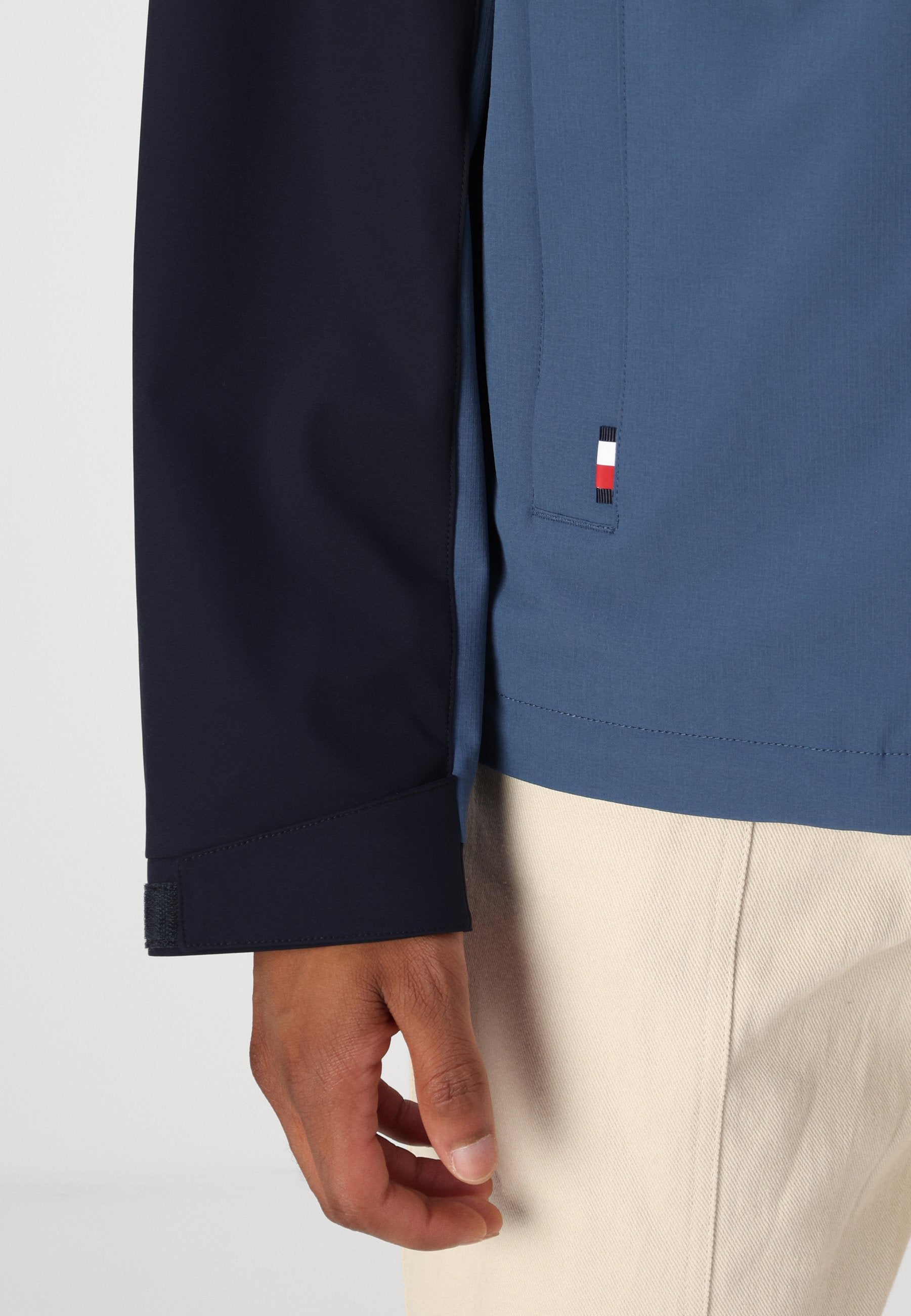 COLOR BLOCKING HOODED Media 6