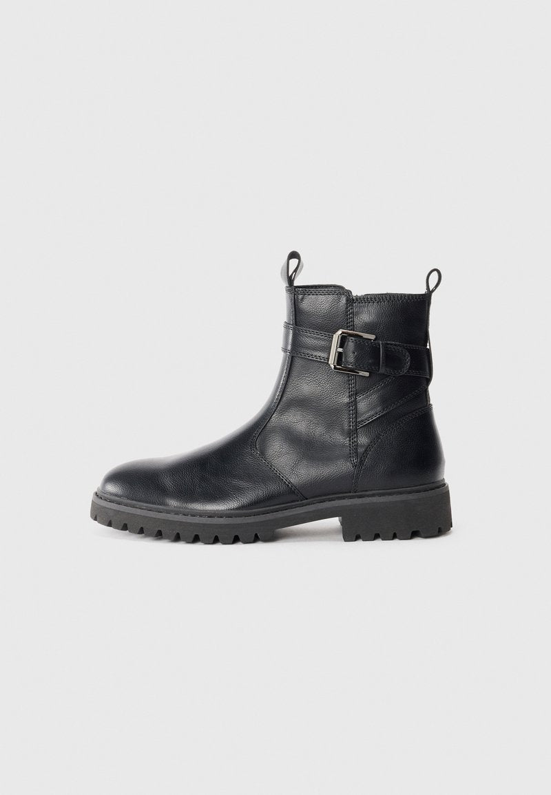Pier One Stiefelette Media 1