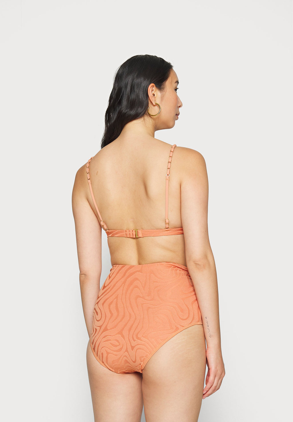SECOND WAVE HIGH WAIST PANT Media 4