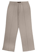 Beige weite Hosen aus Stoff, mit frontalen Taschen, einem Reißverschluss und zwei vertikalen Nähten auf jedem Bein.