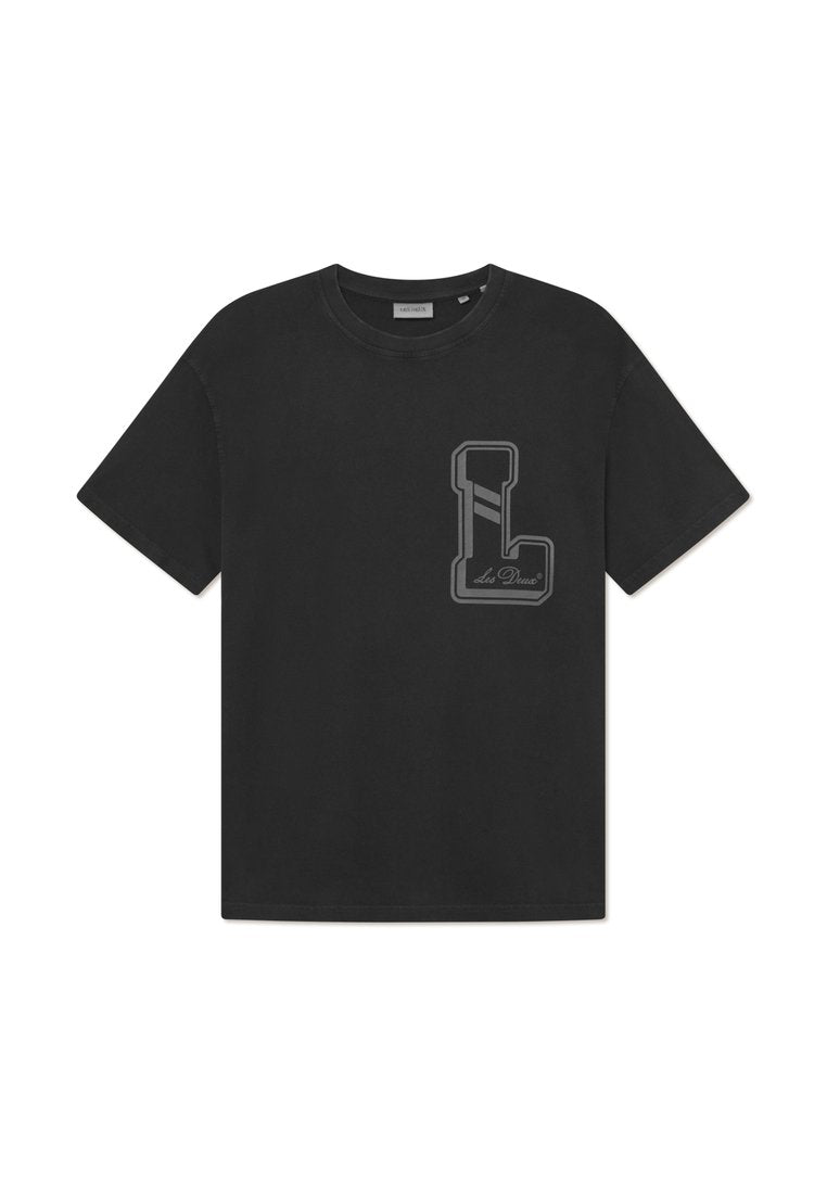 Schwarzes Baumwoll-T-Shirt mit Rundhalsausschnitt. Verfügt über ein graues 'L'-Logo und zwei Streifen im linken Brustbereich. Kurze Ärmel, lockere Passform.