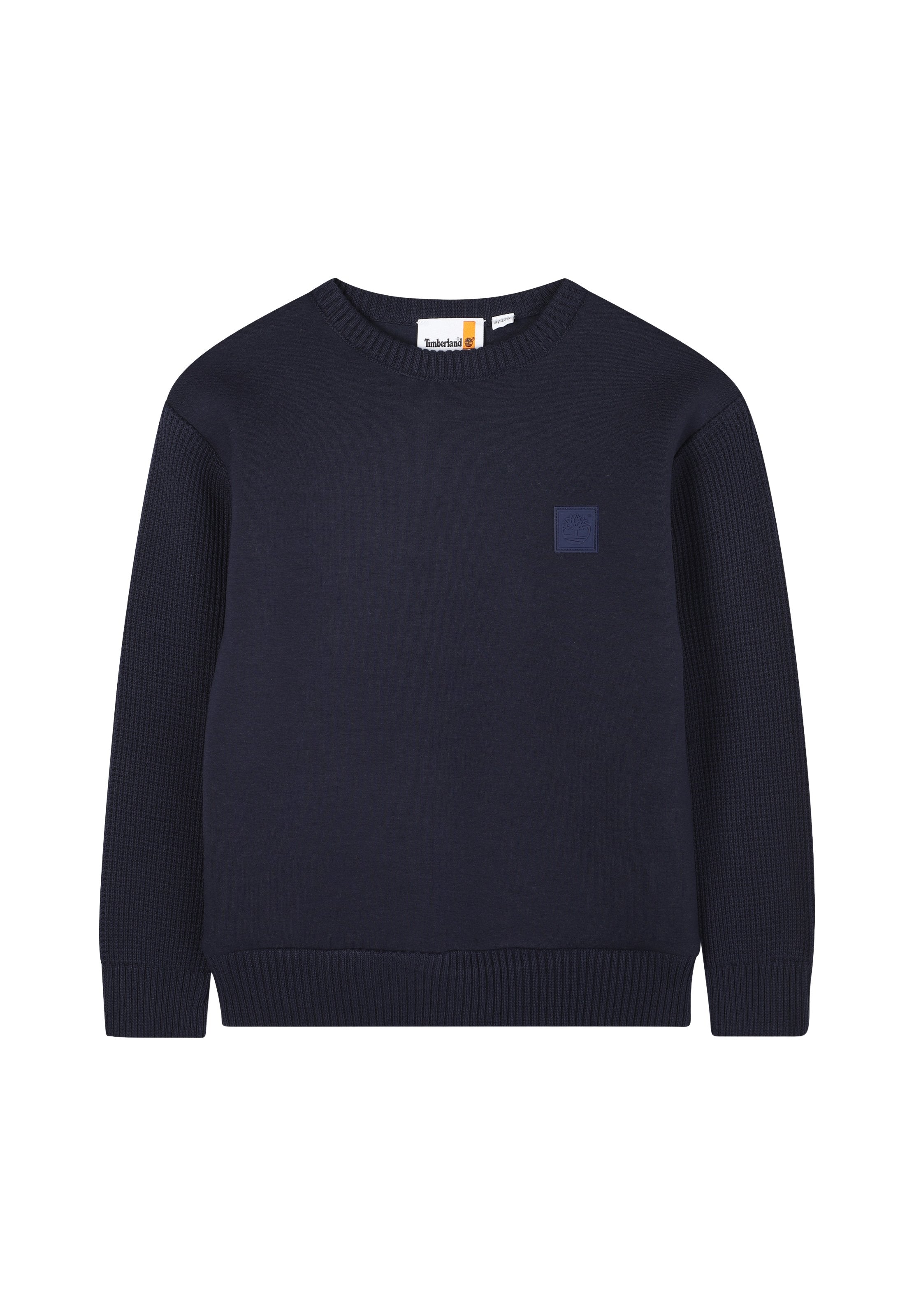 Marineblauer Strickpullover mit rundem Halsausschnitt, gerippten Bündchen und Saum, der ein strukturiertes Muster an den Ärmeln und ein kleines Logo-Patch aufweist.