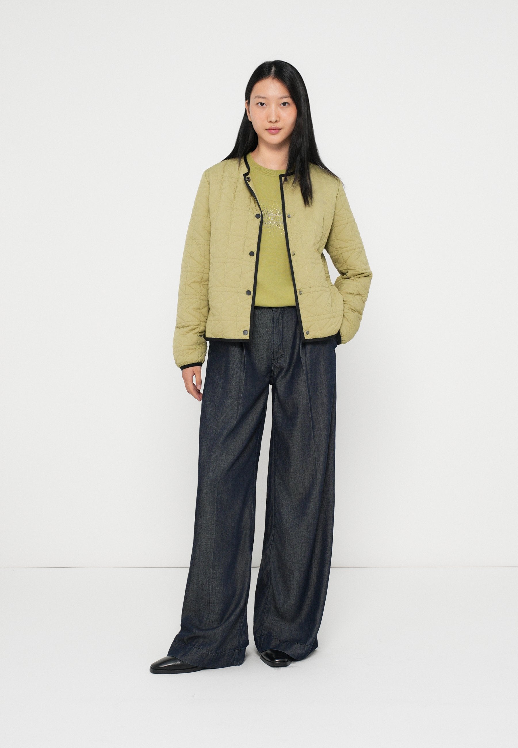QUILT LIGHTWEIGHT JACKET Media 2