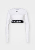 Weißes Langarmoberteil mit rundem Ausschnitt. Verfügt über ein schwarzes NIKE PRO elastisches Band an der Taille und einen glatten, dehnbaren Stoff.