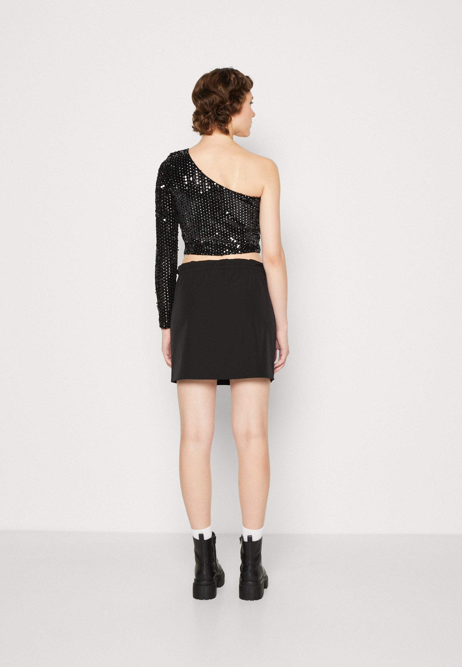 ONLY ONLLUCY ONESHOULDER